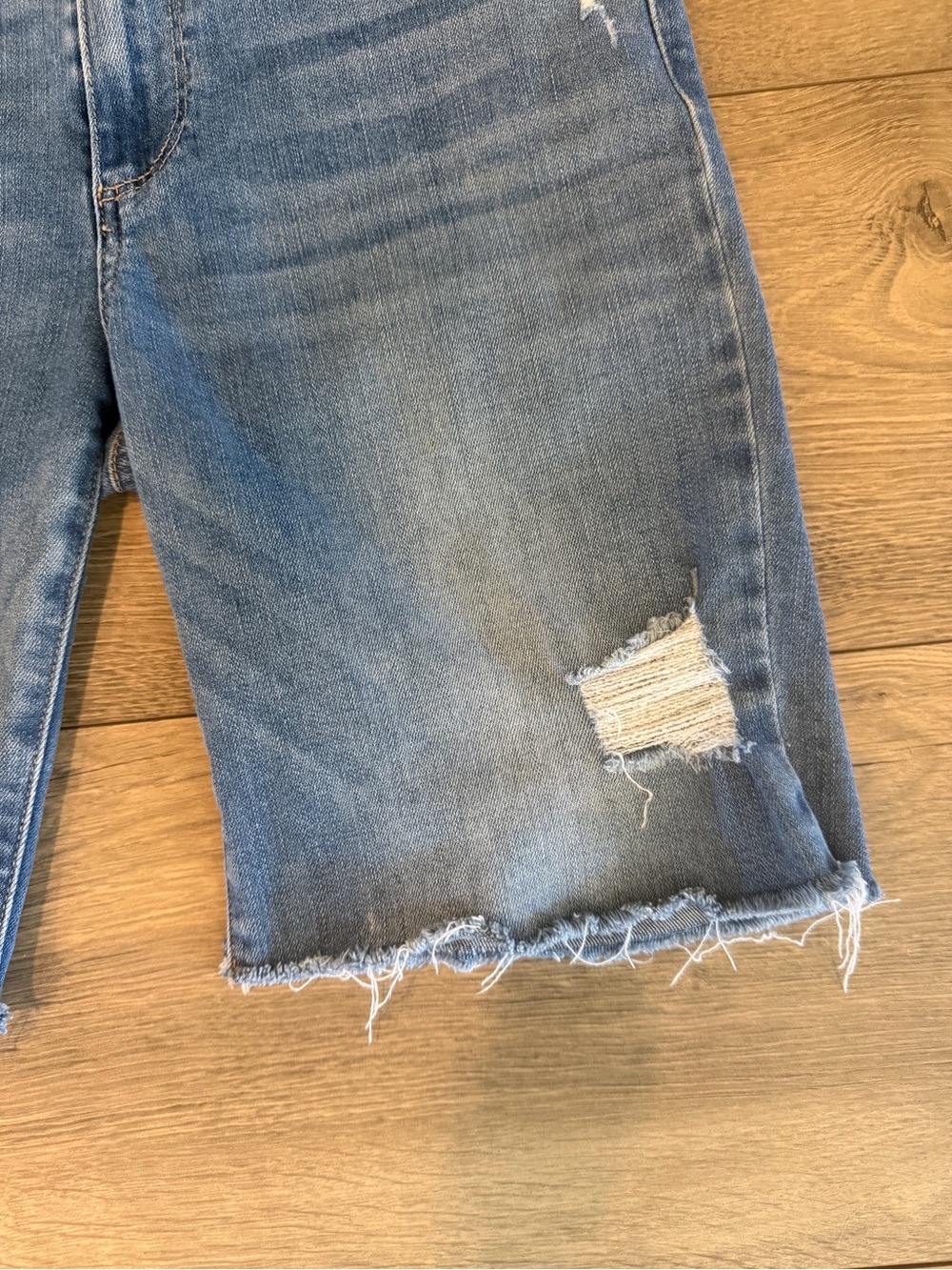 PAIGE Distressed Denim Jean Jax Knee Shorts Size 27 - Picture 3 of 6